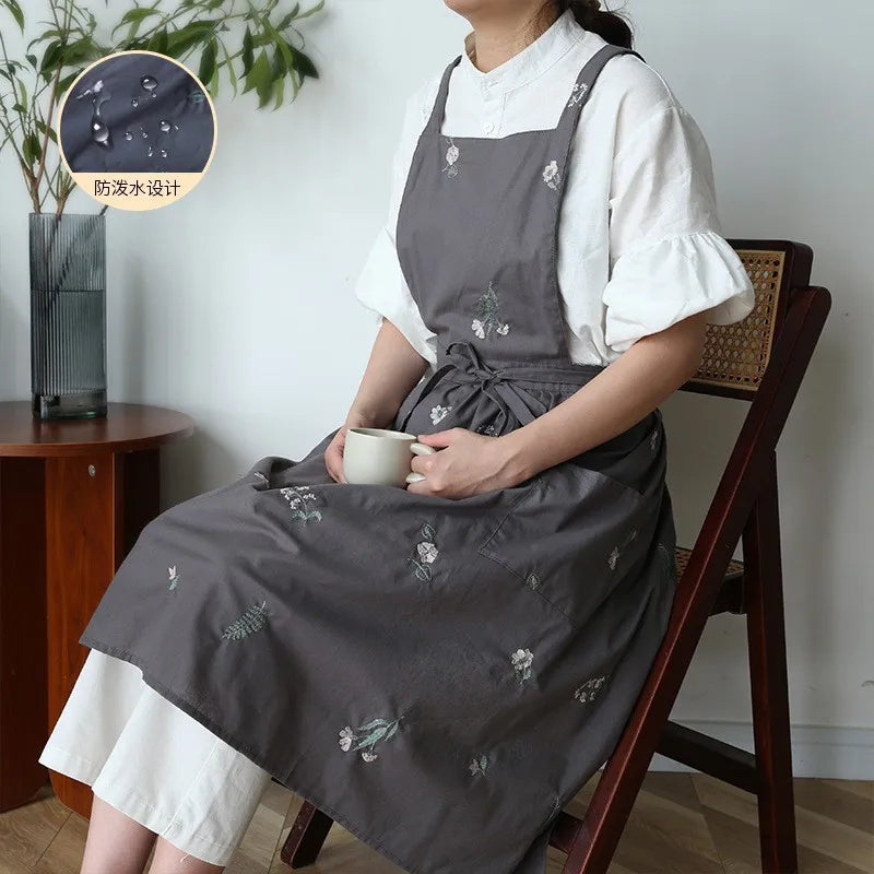 Tablier de Cuisine Brodé – Tablier Élégant Noir Beige Gris avec Broderie
